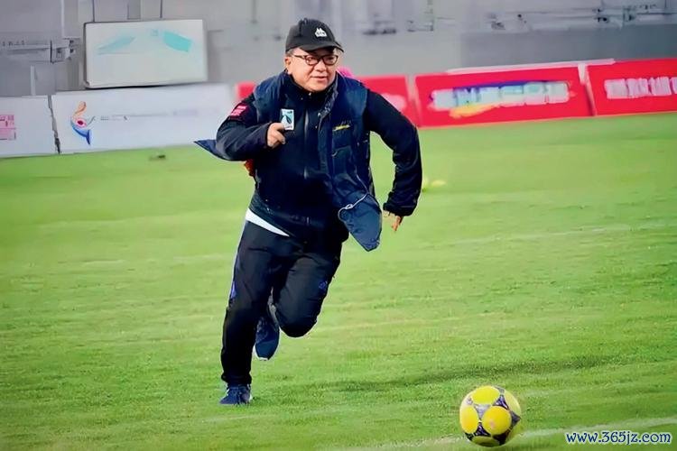 董路豪言青训非为盈利，愿免费输送足球小将，圈内热议不断